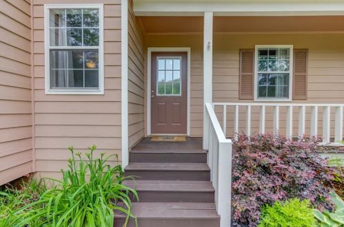 702 Jockey Ln, Auburn, GA 30011-2227