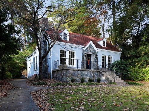 2862 Elliott Cir, Atlanta GA  30305-2727 exterior