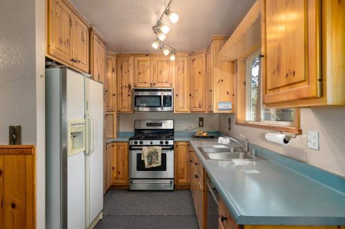 7840 Riv Rd, Truckee CA  exterior