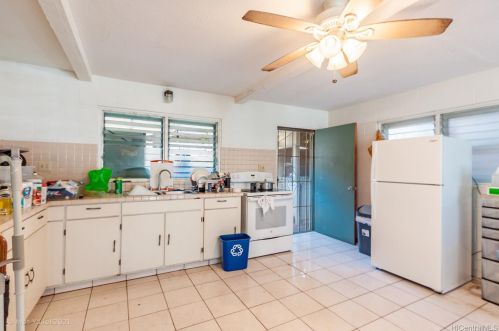 1607 Machado St, Honolulu HI  96819-3728 exterior