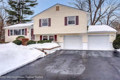 411 Bowne Rd, Tinton Falls, NJ 07712-3714