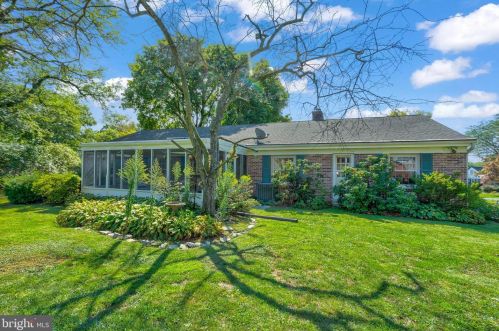 2113 Lyndell Dr, Lancaster PA  17601-5728 exterior