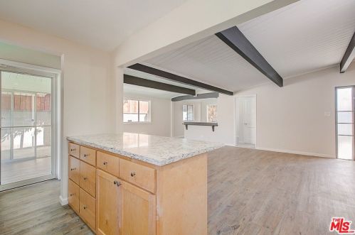 7831 Peachtree Ave, Van Nuys CA  91402-6513 exterior