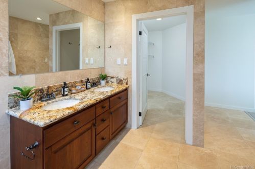 2098 Aliali Pl, Honolulu HI  96821-2601 exterior