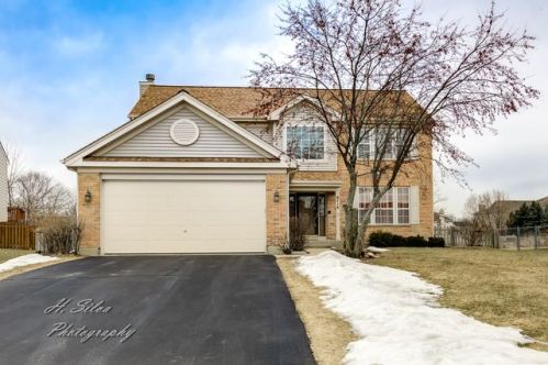 6714 Pine Ln, Carpentersville, IL 60110-3430