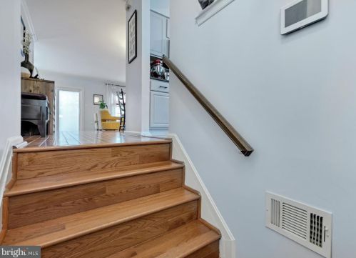 7033 Solomon Seal Ct, Springfield VA  22152-3153 exterior