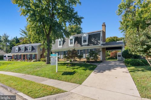 8102 Briar Creek Dr, Annandale, VA 22003-4635