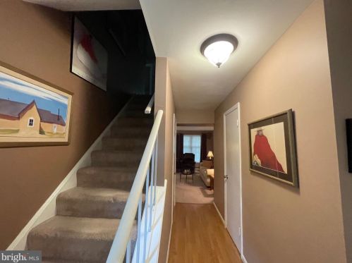 6853 Lafayette Park Dr, Annandale, VA 22003-3222