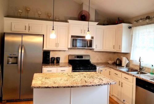 1905 Pawnee Ln, Mount Prospect, IL 60056-1621