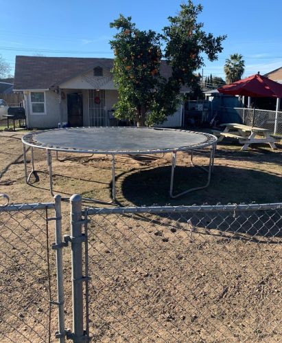423 Empire Ave, Modesto, CA 95354-3841