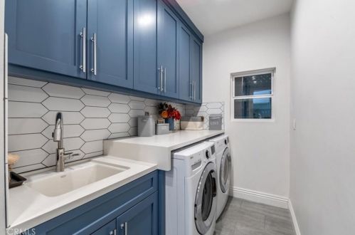 1566 Hillside Dr, Glendale CA  91208-2456 exterior