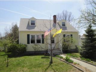 25 School St, Allenstown, NH 03275-1974