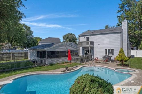 10 Crescent Rd, Edison, NJ 08817-4125