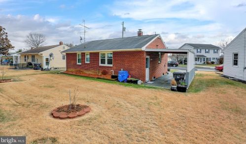 20 Lincoln Dr, Hanover PA 17331-4906 exterior