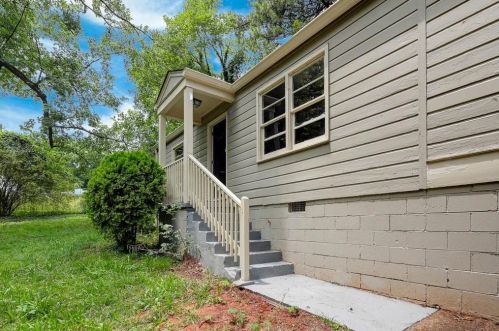 55 Baker Dr, Atlanta GA  30354-2017 exterior
