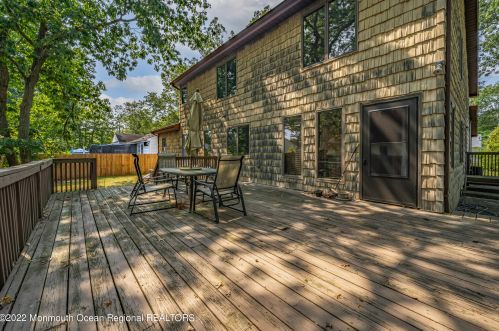 241 Chestnut Ln, Lacey, NJ 08731-2715