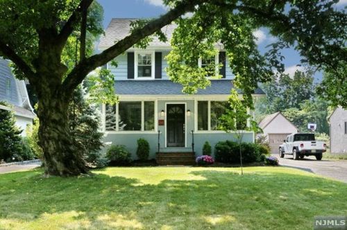 241 Goffle Rd, Ridgewood, NJ 07450-4007