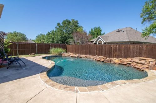 4216 Chippewa Ct, Carrollton TX  75010-1191 exterior