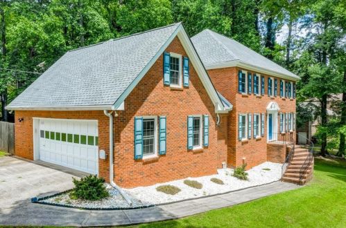 2459 Williamsdowns Cir, Lithonia, GA 30078-2345