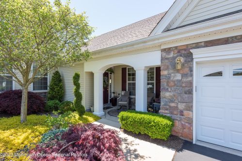 15 Hoffman Ct, Old Bridge, NJ 08857-2219
