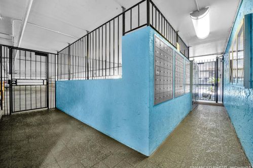 2092 Kuhio Ave, Honolulu HI  96815-2151 exterior