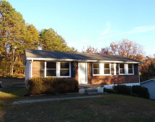 82 Forest Hill Dr, Collinsville, VA 24078-1151