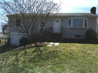 51 Windward Dr, Portsmouth, RI 02871-2903