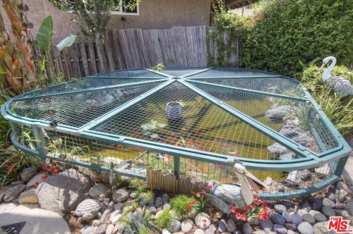 2832 Mayfield Ave, Glendale CA 91214-3816 exterior