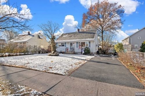 642 Newcomb Rd, Ridgewood, NJ 07450-5521