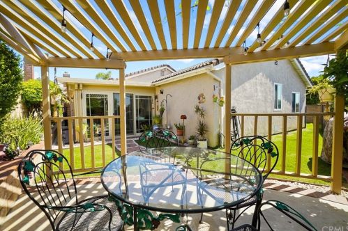 260 Brookside Ct, Anaheim CA  92808-1204 exterior