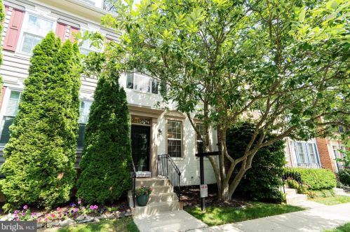 1211 Heritage Commons Ct, Herndon, VA 20194-1030