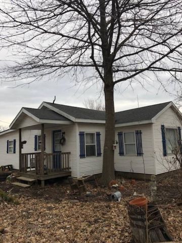 109 Walnut Rd, Rees, IL 62638-5134