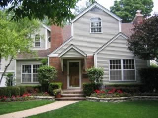 9 Bodin St, Oak Brook IL  60521-3101 exterior