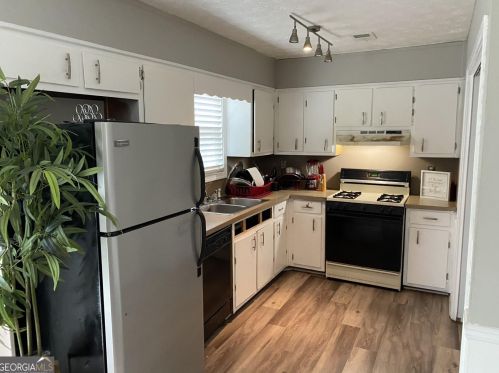 2847 Cherokee Cv, Stone Mountain, GA 30087-3831