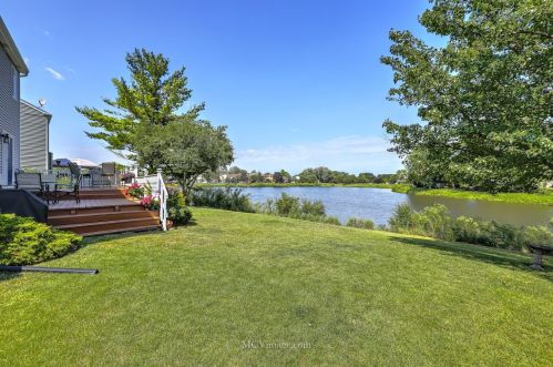 785 Burning Trl, Carol Stream IL  60188-9187 exterior