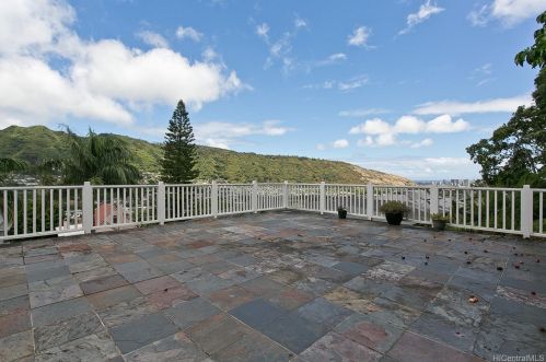 3236 Huelani Dr, Honolulu HI  96822-1233 exterior