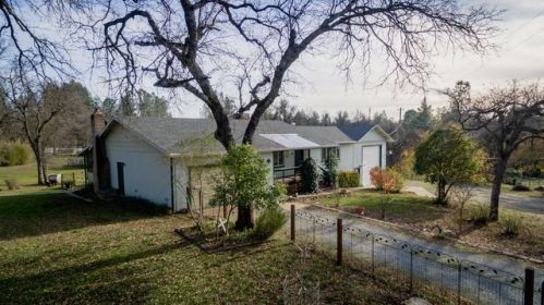 11731 Milton Park Ln, Redding, CA 96003-7564