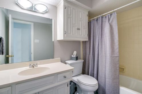 2702 Peach Tree Dr, Carrollton TX 75006-4735 exterior