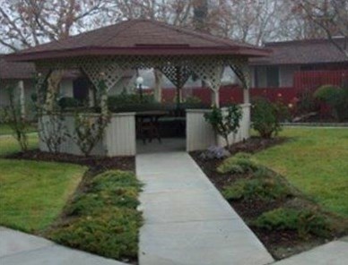1130 F St, Los Banos, CA 93635-3757