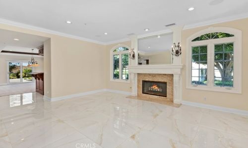 6863 Canyon Hill Dr, Riverside, CA 92506-5673