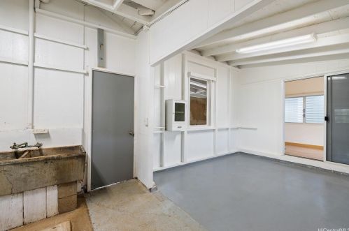 370 Elelupe Rd, Honolulu HI  96821-2248 exterior