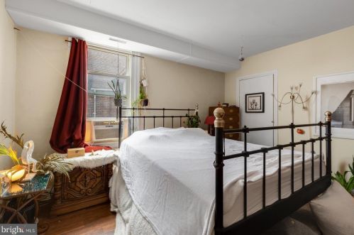 1138 19 St, Philadelphia PA  19146-2936 exterior