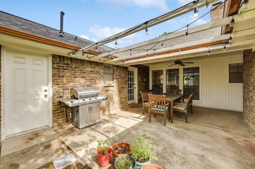 2614 Timberleaf Dr, Carrollton TX 75006-2040 exterior