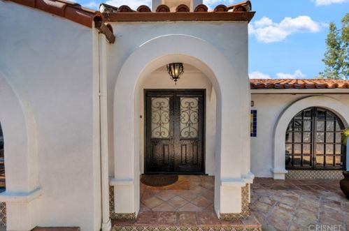 1664 Las Flores Dr, Glendale CA  91207-1200 exterior