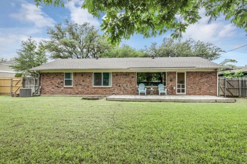 5221 Wosley Dr, Fort Worth TX  76133-2217 exterior