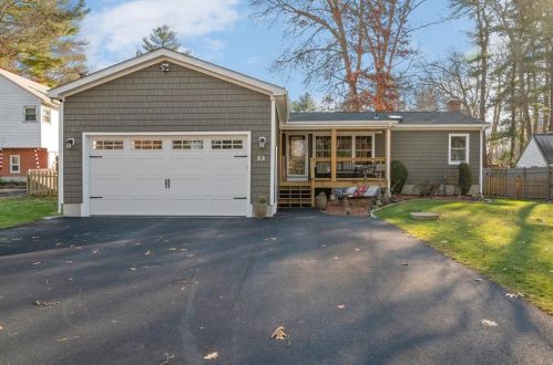 6 Lake View Cir, Glocester, RI 02814-2047