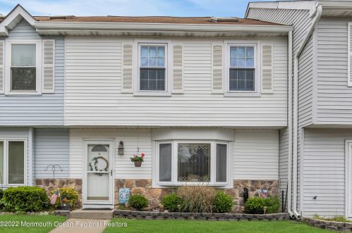 69 Rita Ln, Jackson Twp, NJ 08527-2368