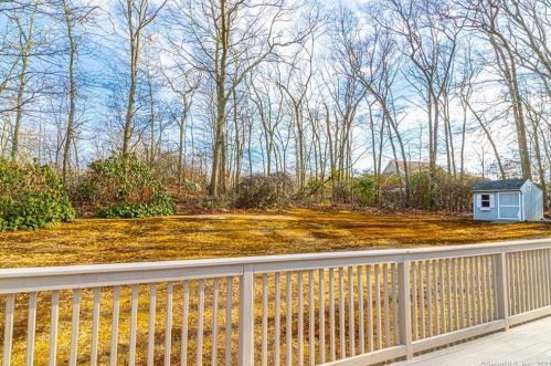 6 Indian Wood Rd, Niantic CT  06357-1021 exterior