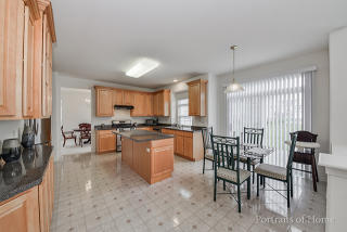 1612 Woodland Ln, Lemont IL  60490-3270 exterior