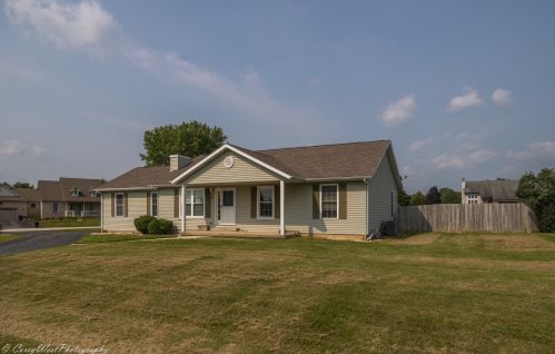 214 Windmill Dr, Hillcrest, IL 61068-9067